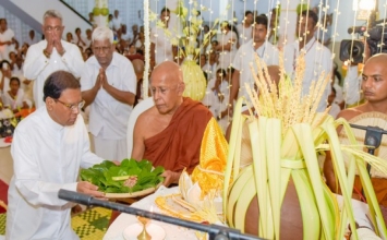 Tổng thống Sri Lanka dâng Y Kathina hằng năm tại Trung tâm Thiền Vipassana quốc tế